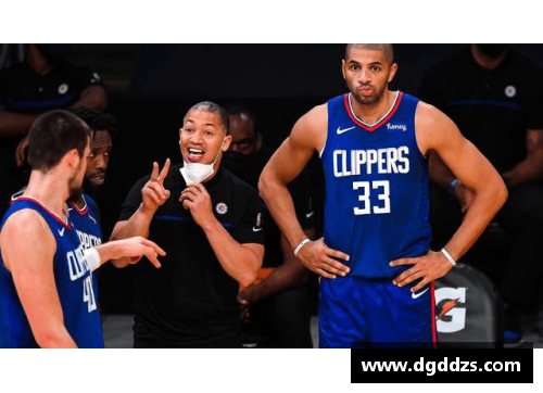 完美电竞库里疯狂62分，湖人双星轻松胜出，快船登顶榜首：NBA赛场火爆对决！